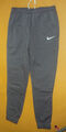 Nike dunkel grau Sweathose Gr. M Standard Fit Club 20 charcoal Cityjogger Hose