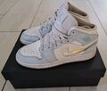 + NIKE AIR JORDAN 1 MID SE (GS) Gr. 39 UK 6 weiß eisblau Glitzerpulver Sneaker +