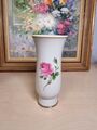 Meissen Porzellan Vase, Rote Rose  Handmalerei vergoldet, H 21 cm