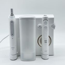 Oral-B Center OxyJet Reinigungssystem - Munddusche + Oral-B iO4