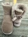 UGG Mini Bailey Bow II Rosa Rose wie neu Boots Stiefel Gr. 37 Lammfell