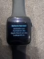 Apple Watch Series 5 44mm Space Grau Aluminiumgehäuse mit Schwarz Sportarmband -