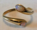 Avon Ring goldfarbernd mit 2 lilafarbenden Steinen gestempelt / signiert Nr.559