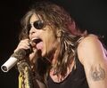 Steven Tyler unsigniertes 10"" x 8"" Foto - Aerosmith - Spende an Krebs-Wohltätigkeitsorganisation *1