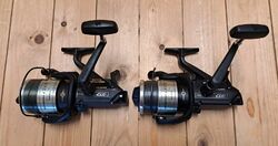 2 × Shimano US Baitrunner 4500 B (Spulen mit Spulenstickern - original!) Rollen