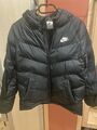 Nike Winterjacke Kinder und Cargo Jogginghose 147 - 158, schwarz