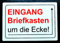 20x30cm Schild: Eingang/Briefkasten um die Ecke nach Rechts - PVC-Schild