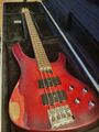 Bass Washburn XB 400 mit Case und Saiten