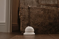 Dekorative Periode Stil Türstopper | Antik Kiefer/altweiß Oberfläche | geschnitzt geriffelt
