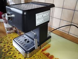 ESPRESSO-Maschine/Espressomaschine mit Dampfer,15 Bar,auch für Latte Cappuccino!950W LED-Touchscreen, mit Milchschaumdüse! Wie neu!