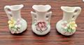 Vasen Set: 3x Mini Vase, weiß Porzellan mit plastischen 3D Blumen Rose, Vintage