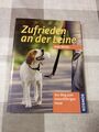 Zufrieden an der Leine: Der Weg zum leinenführigen Hund von Anke  Mücke, Kosmos