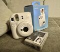 Fujifilm Instax Mini 12 clay white Sofortbildkamera inkl. 10x SW-Film