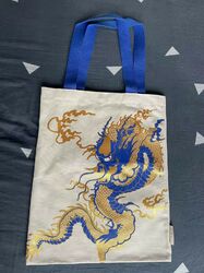 Die chinesische Tasche  mit Drachemuster stammt aus der Verbotene Stadt(故宫)