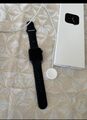 Apple Watch SE 40mm Space Grau Aluminiumgehäuse mit Schwarz Sportarmband -...