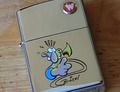 Original Zippo Werner Brösel Beinhart Feuer Farbe K XII Benzinfeuerzeug 