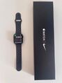 Apple Watch Nike Series 7 45mm Mitternacht, Anthrazit/Schwarz Sportarmband