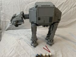 Lego Star Wars 75054 AT-AT mit Figuren und BAL