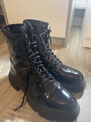 Schwarze Stiefel Größe 39