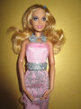 B659) BARBIE MATTEL 2012 ORIGINAL-KLEID+KETTE+SCHUHE+TASCHE BEWEGLICHE GELENKE