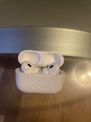 Apple AirPods Pro 1. Generation mit MagSafe Kabellosem Ladecase - Weiß