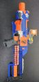 Nerf N Strike Elite Gun Stockade motorisierter Blaster mit Schulterarm und rotem Punkt