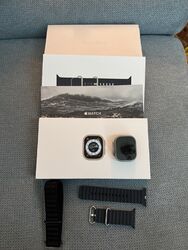 Apple Watch Ultra 49mm Titangehäuse mit blauem Alpine Loop Armband, Medium