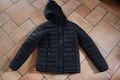 kurze Winterjacke von Clockhouse in schwarz _ Gr. 38 __ mit Kapuze