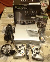 XBOX 360 Limited Edition Halo Reach 250GB Komplete, 2 Controllers, 7 Spiel, OVP