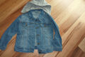 Jeans Jacke  mit Kapuze Gr. 122 blau Strech Top Zustand neuwertig