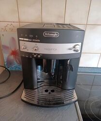 Delonghi Magnifica ESAM 3000.B Kaffeevollautomat Kaffeemaschine Schwarz