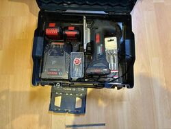 Bosch Professional System Akku-Stichsäge GST 18 V-LI S (06015A5101) mit 3 Akkus