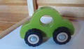Goki Baby-Greifauto aus Holz, mit Gummireifen Fahrzeug, grün, Art. 55935
