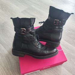 Schwarze Stiefeletten Stiefel Boots aus Leder Gr. 38 von Donna Carolina