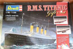 Revell 05727 1:700 + 1:1200 R.M.S. Titanic Gift Set (188)