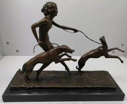 Art Deco Bronze Diana die Jägerin mit zwei Hunden 'Frühlingsfrolic'