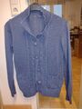 Damenstrickjacke mit Zopfmuster, Gr. M, mittelblau mit leichtem Glanz