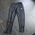 NIKE Trainingshose Sporthose Turnhose Jogginghose schwarz Gr. XS, S (S steht dri