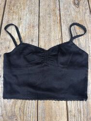 Schönes ZARA schwarz Satin leicht zugeschnittenes Spitzenbeschnittenes CAMISOLE-Oberteil, klein