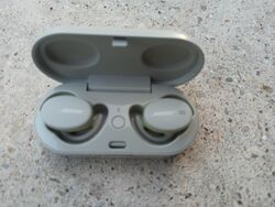 Bose Glacier Sport In Ear Kopfhörer Earbuds Bluetooth Weiß inkl. Ladecase DEFEKT