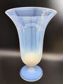 Große Murano Kelchvase Vase Glas opaline blau weiß gerippt H 24 cm