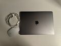 Apple MacBook Pro 13” 8GB Memory 256GB SSD Mit Touchbar + Magic Mouse