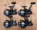 4 × Shimano US Baitrunner 4500 B (Spulen mit Spulenstickern - ORIGINAL) Freilauf