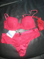 Dessous Set von Triumph  Essence  Luxury Collection :BH 75B,String Gr.40