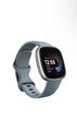 Fitbit Versa 4 Smartwatch - Wasserfallblau/Platin