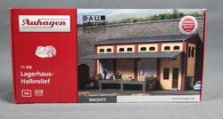 AUHAGEN 11436 [H0, Bausatz] - Lagerhaus (Halbrelief) - NEUWARE!