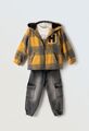 Jungen 3 teil. Set mit gelber Kapuzenjacke, Langarmshirt und grauer Cargo-Jeans