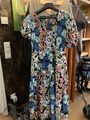 Sommerkleid v. Influence, Gr. 34, 36, 38, Blumen, V, gerafft - Neu m. E.