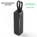 Powerbank/Taschenlampe 5000 mAh Integrierte Ladekabel / Android/Iphone/Samsung