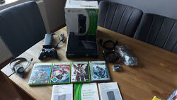 Xbox 360 Slim 250GB. 4 Spiele. Gepflegt. OVP.